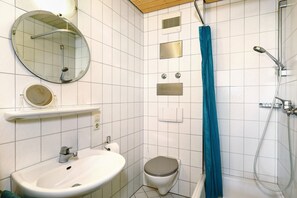 Suihku, hiustenkuivaaja, pyyhkeet