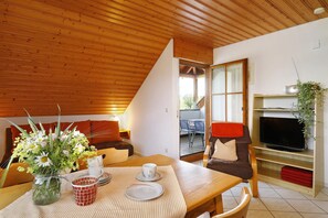 Interior - Holiday Apartment 2 on “Wagenberg” Farm with Mountain View, Wi-Fi, Balcony & Garden (Deggenhausertal)