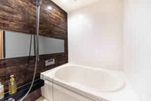 Design Twin Room, Non Smoking | Bathroom | Separate tub and shower, free toiletries, hair dryer, slippers - Hotel Rokune (Nara)