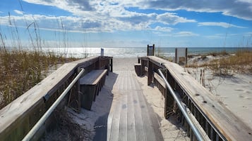 Tæt på stranden