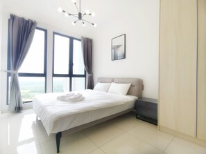 Elysia Three Bed Room Suite | Desk - The Elysia Park Residence (Iskandar Puteri)