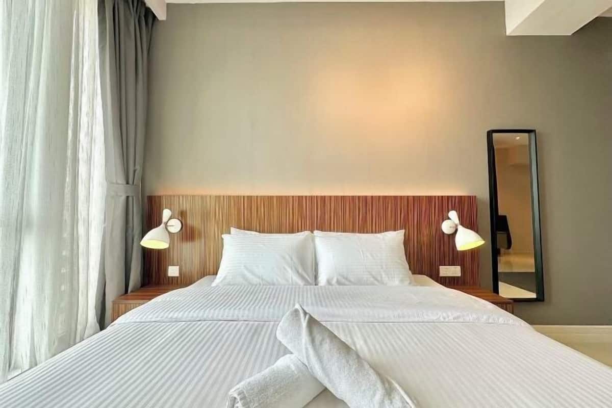 2 Schlafzimmer, Schreibtisch