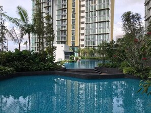 Outdoor pool - The Elysia Park Residence (Iskandar Puteri)