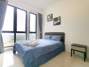 套房, 3 間臥室 (Elysia) | 書桌