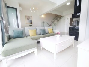 複式房屋, 3 間臥室 (Elysia) | 客廳 | 平面電視