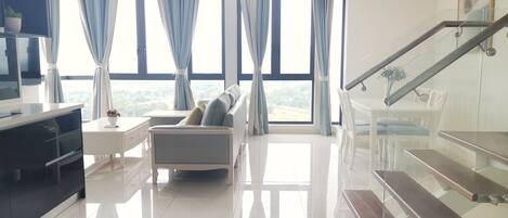 复式, 3 间卧室 (Elysia) | 客厅 | 平板电视