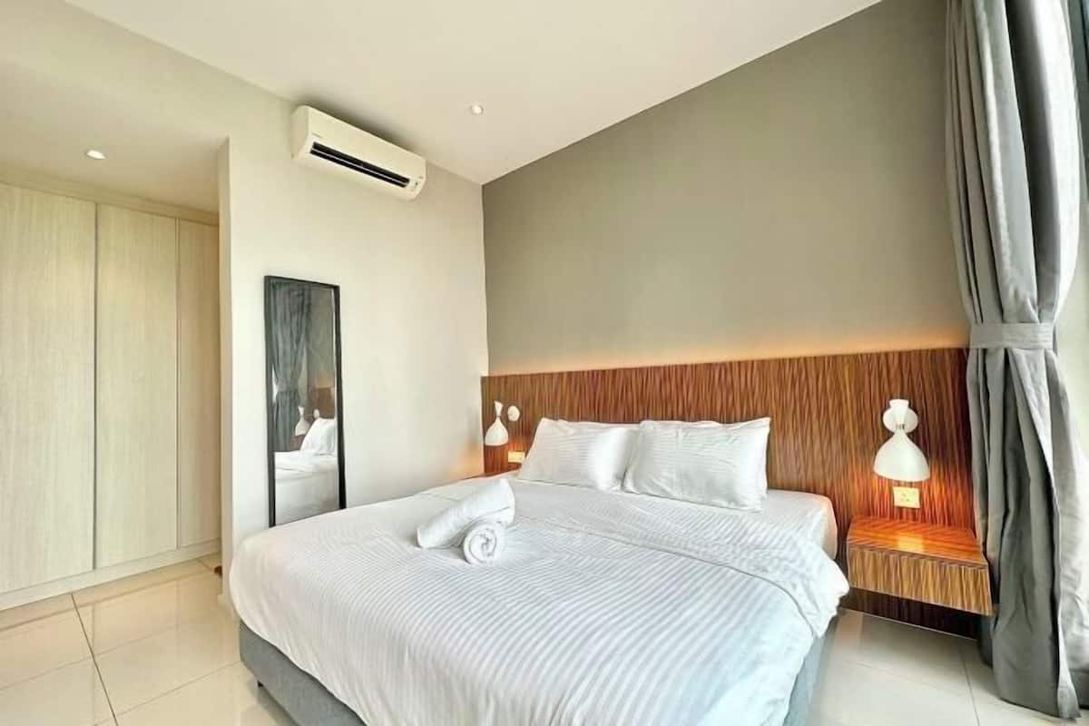 2 Schlafzimmer, Schreibtisch