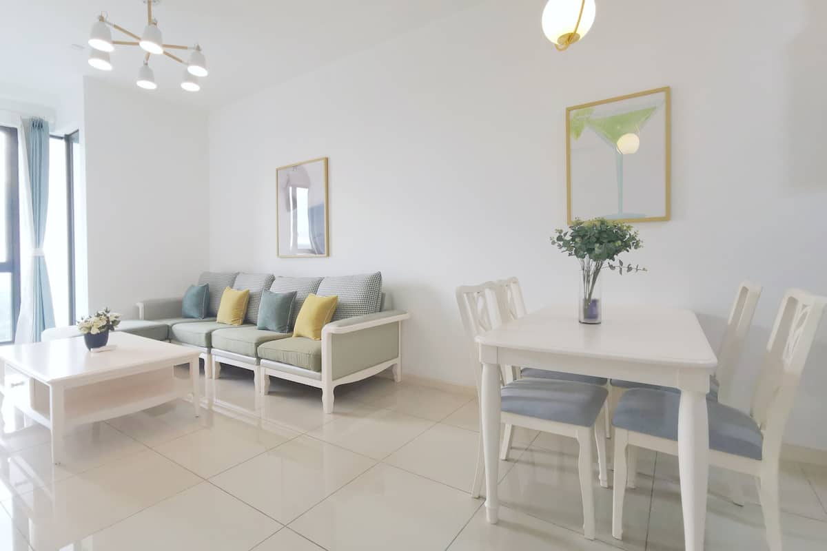 Suite, 2 Schlafzimmer (Elysia) | Essbereich im Zimmer