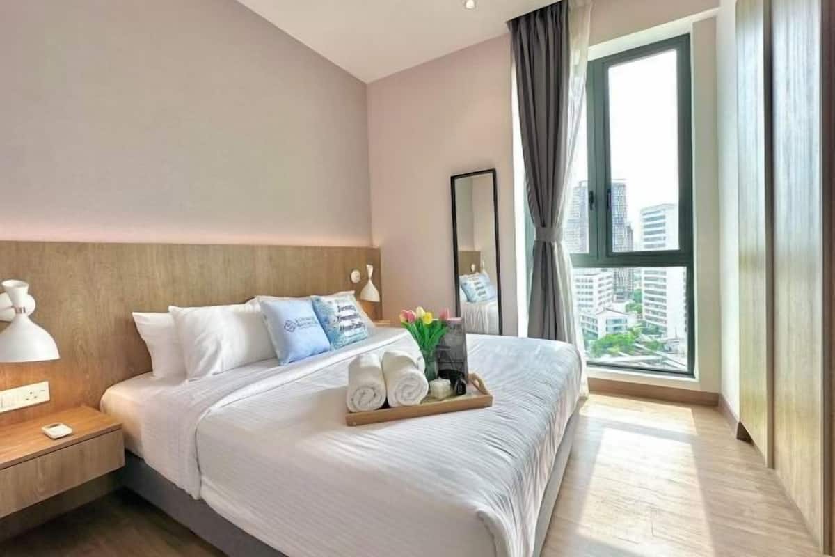 2 Schlafzimmer, Schreibtisch