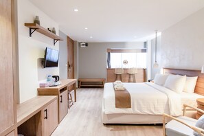 Premium bedding, minibar, in-room safe, free WiFi - Saksiam Lakeside Resort (Sai Noi)