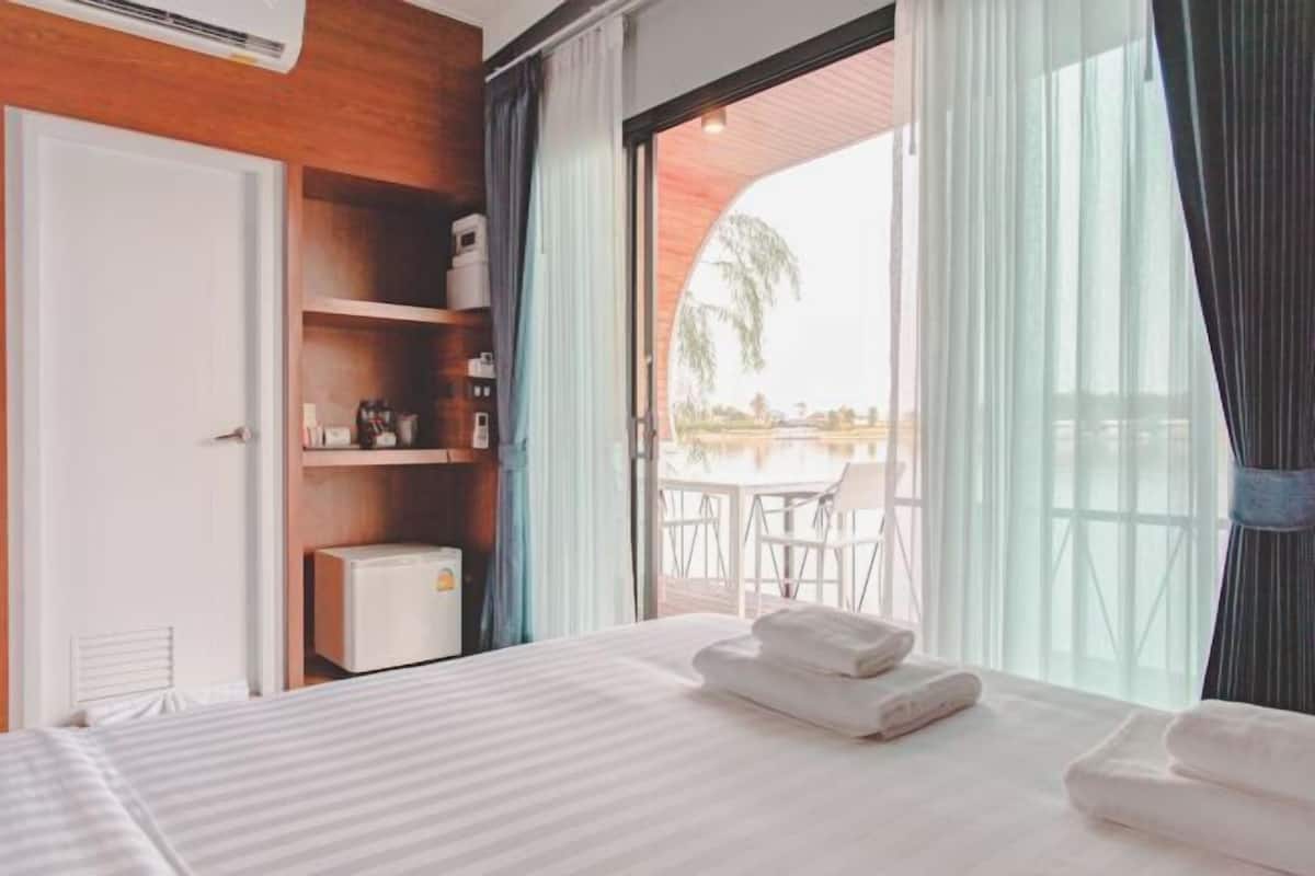 Premium bedding, minibar, in-room safe, free WiFi