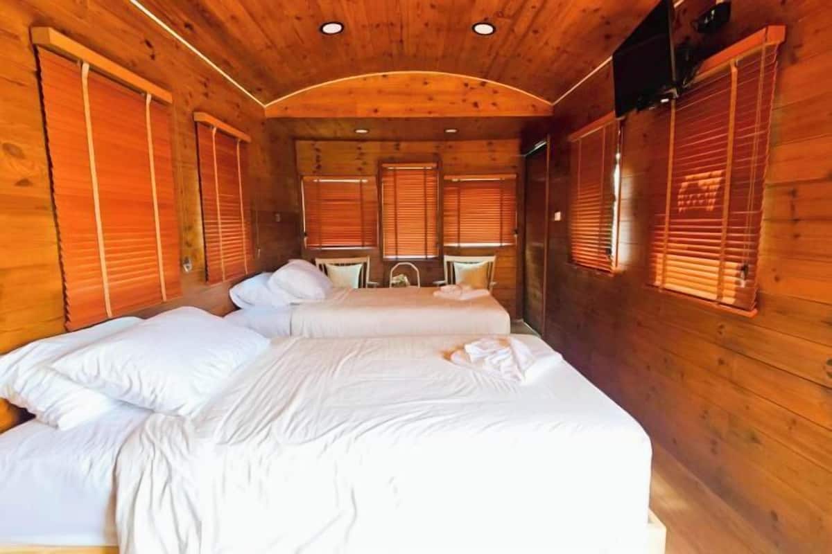 Roupas de cama premium, frigobar, cofres nos quartos, Wi-Fi de cortesia