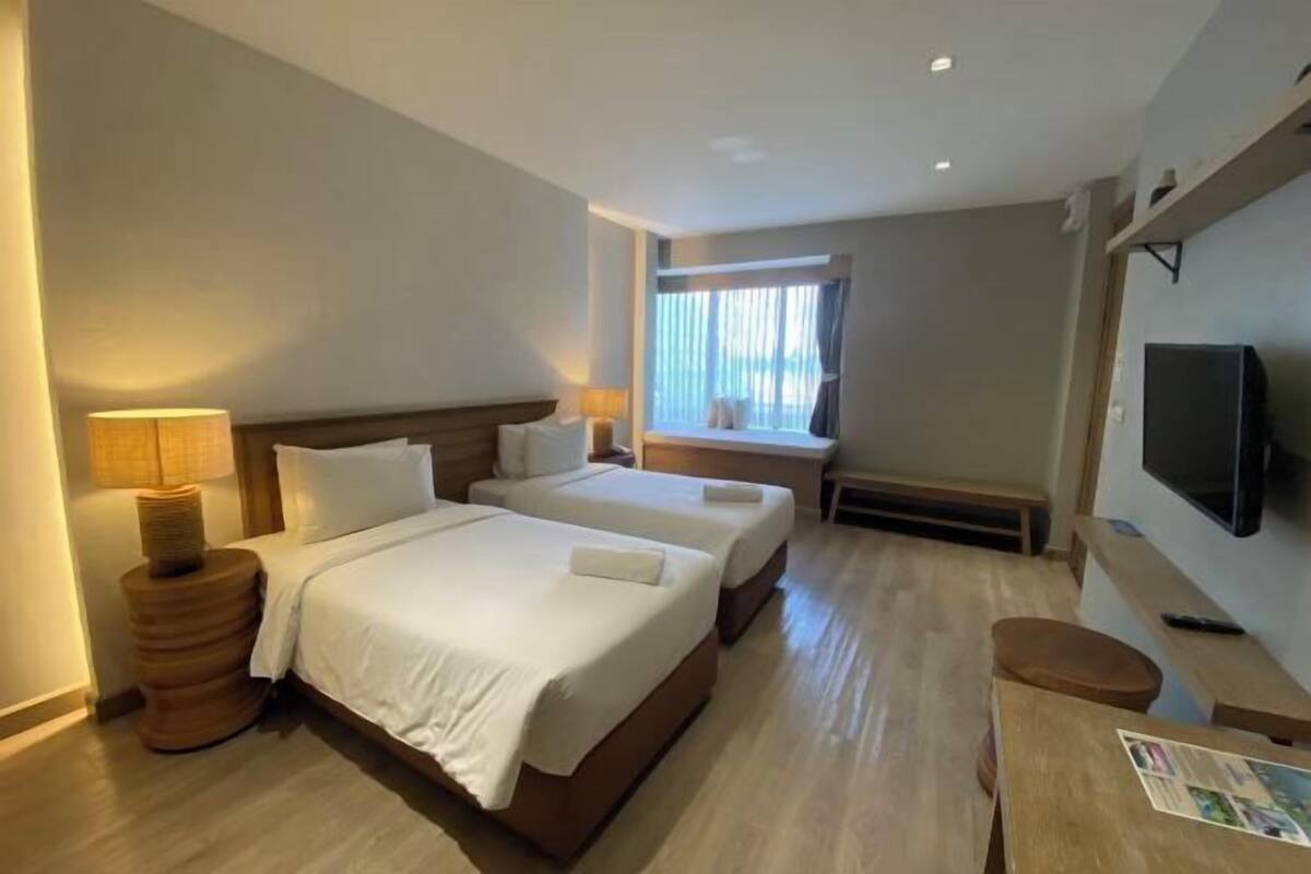 Peralatan tempat tidur premium, bar mini, peti besi dalam bilik