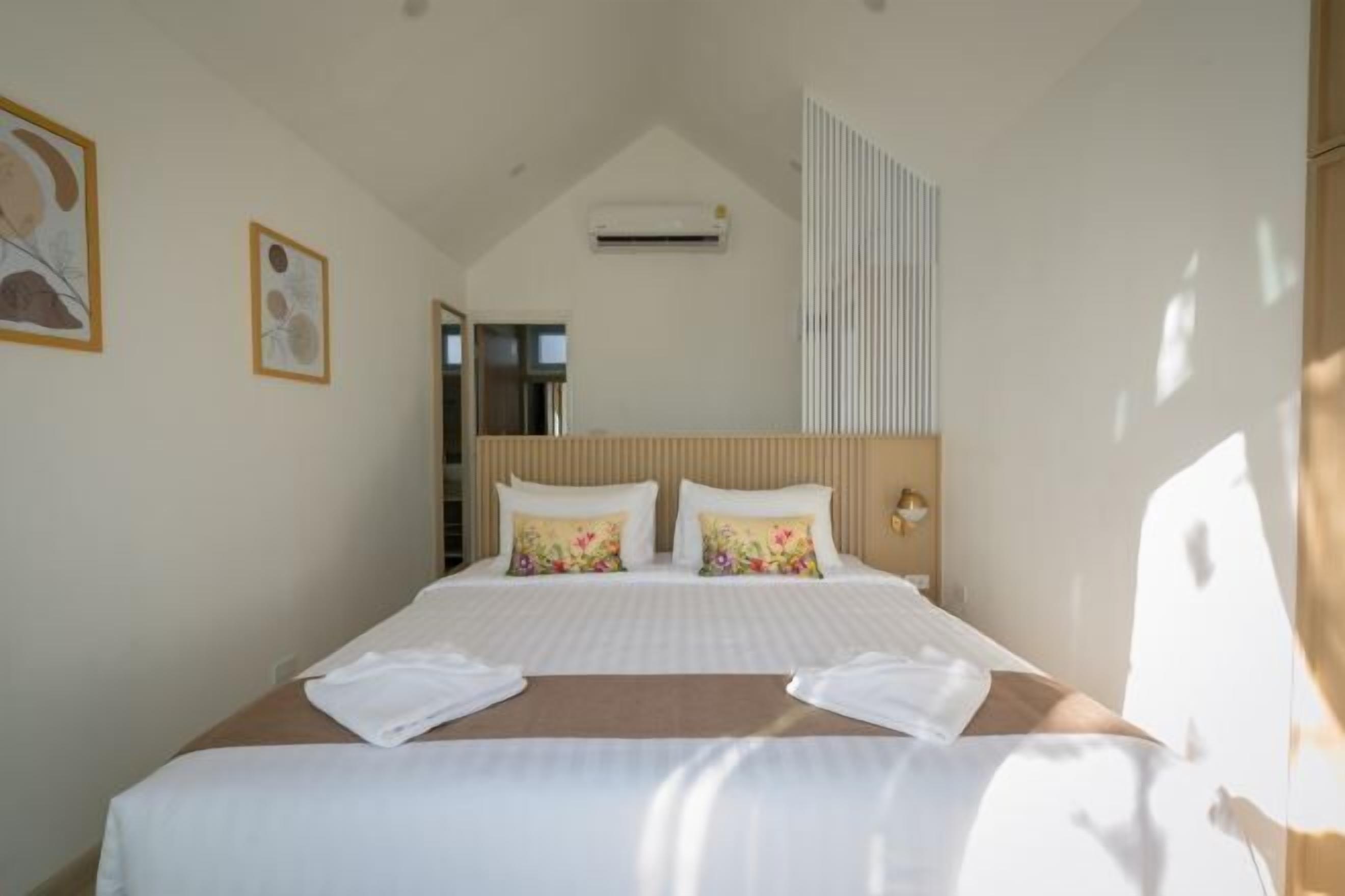 高档床上用品、迷你吧、客房内保险箱、免费 WiFi