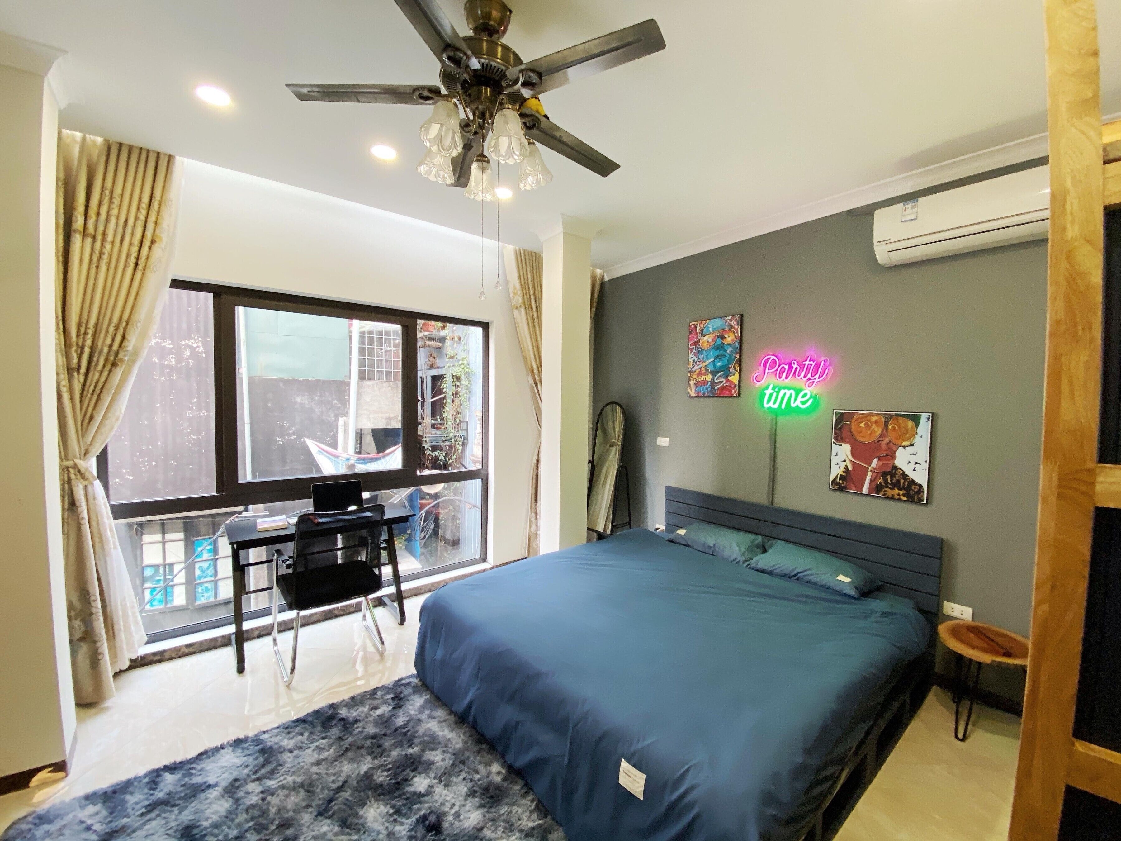 1 غرفة نوم وميني بار ومكتب وواي فاي مجانًا