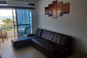 TV - New and Furnished Apartment in Tonsupa Beach With Air Conditioning (Tonsupa)