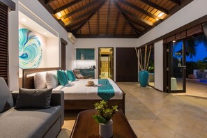 3 عدّة غرف نوم وخزنة داخل الغرفة وستائر تعتيم وسرير سفر