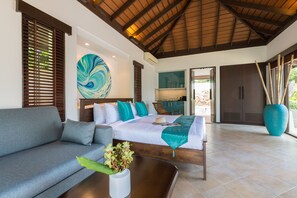 3 عدّة غرف نوم وخزنة داخل الغرفة وستائر تعتيم وسرير سفر