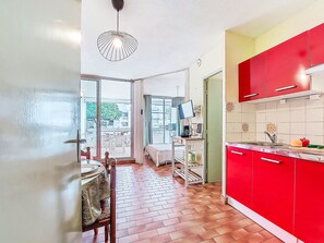 Fridge, microwave, oven, high chair - Floralies I by Interhome (Le Grau du Roi)