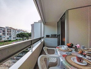 Outdoor dining - Floralies I by Interhome (Le Grau du Roi)