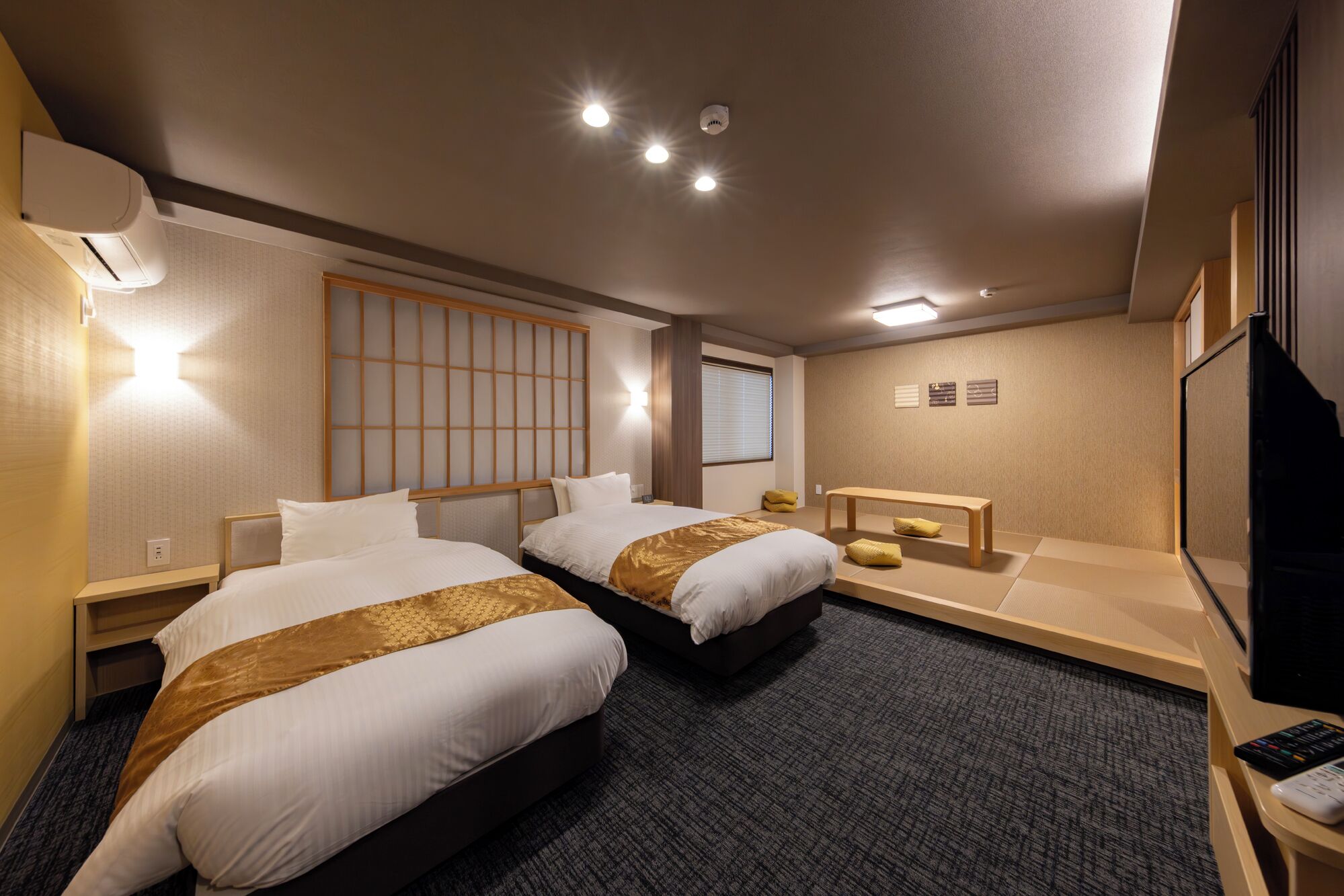 Family Twin Room (B) | Down comforters, desk, free WiFi, bed sheets