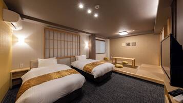 Family Twin Room (B) | Down comforters, desk, free WiFi, bed sheets