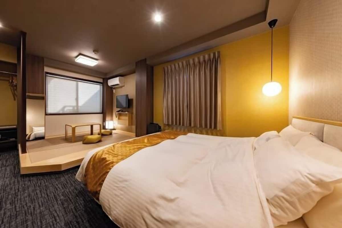 1 bedroom, down duvets, desk, free WiFi
