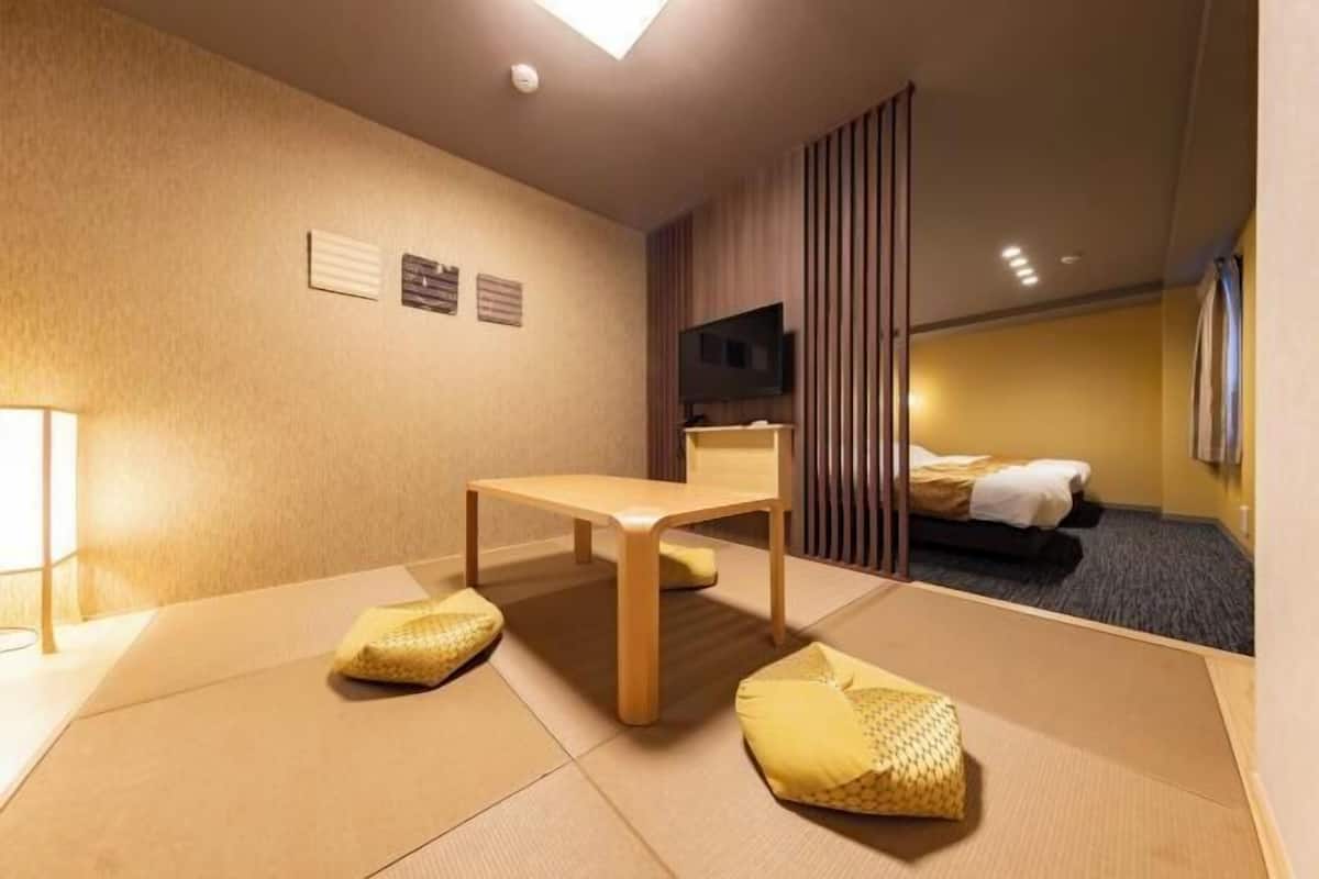 1 bedroom, down duvets, desk, free WiFi