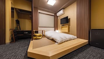 Double Room | Down duvets, desk, free WiFi, bed sheets