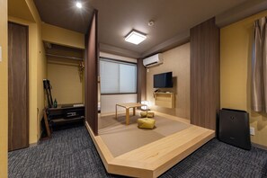 Down duvets, desk, free WiFi, bed sheets - MADOKA Kyoto Station West (Kyoto)
