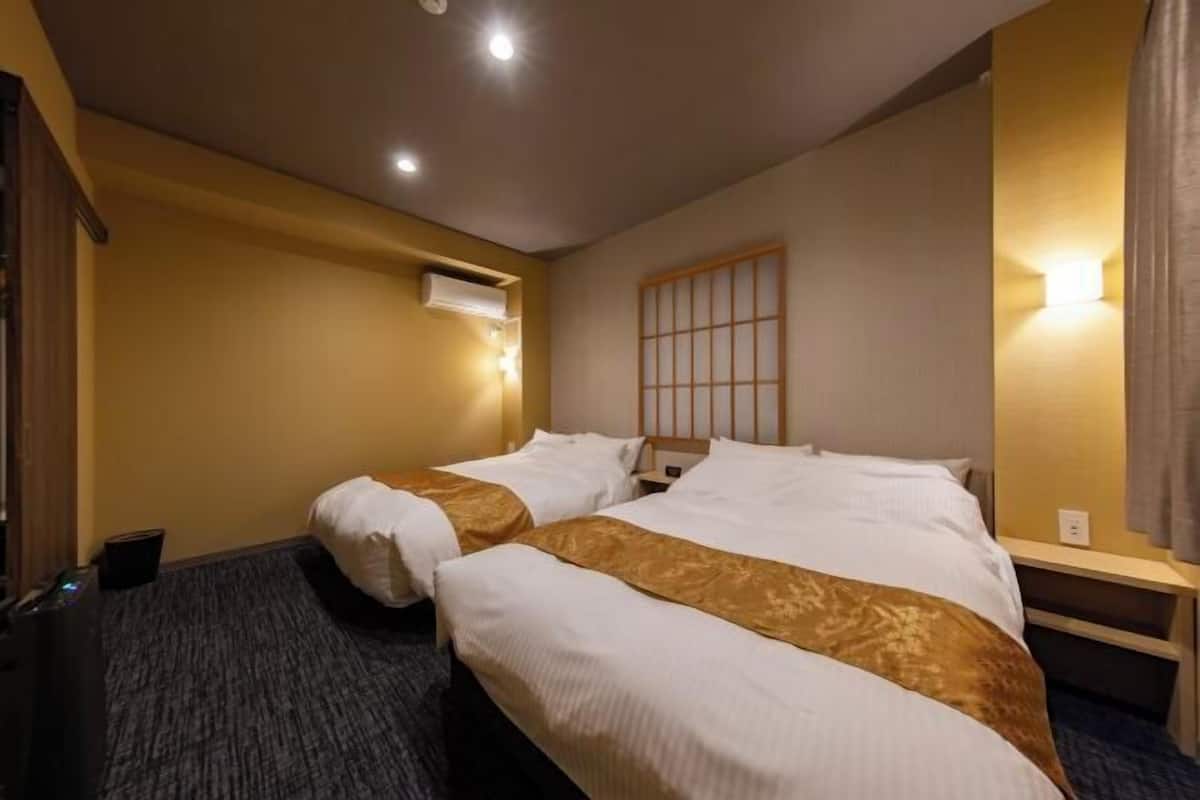 1 bedroom, down duvets, desk, free WiFi