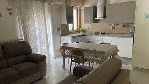 TV - D&D vacation home in the center of Mattinata (Mattinata)