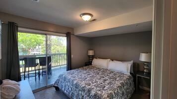 2 Schlafzimmer, Schreibtisch, BĂŒgeleisen/BĂŒgelbrett, kostenloses WLAN