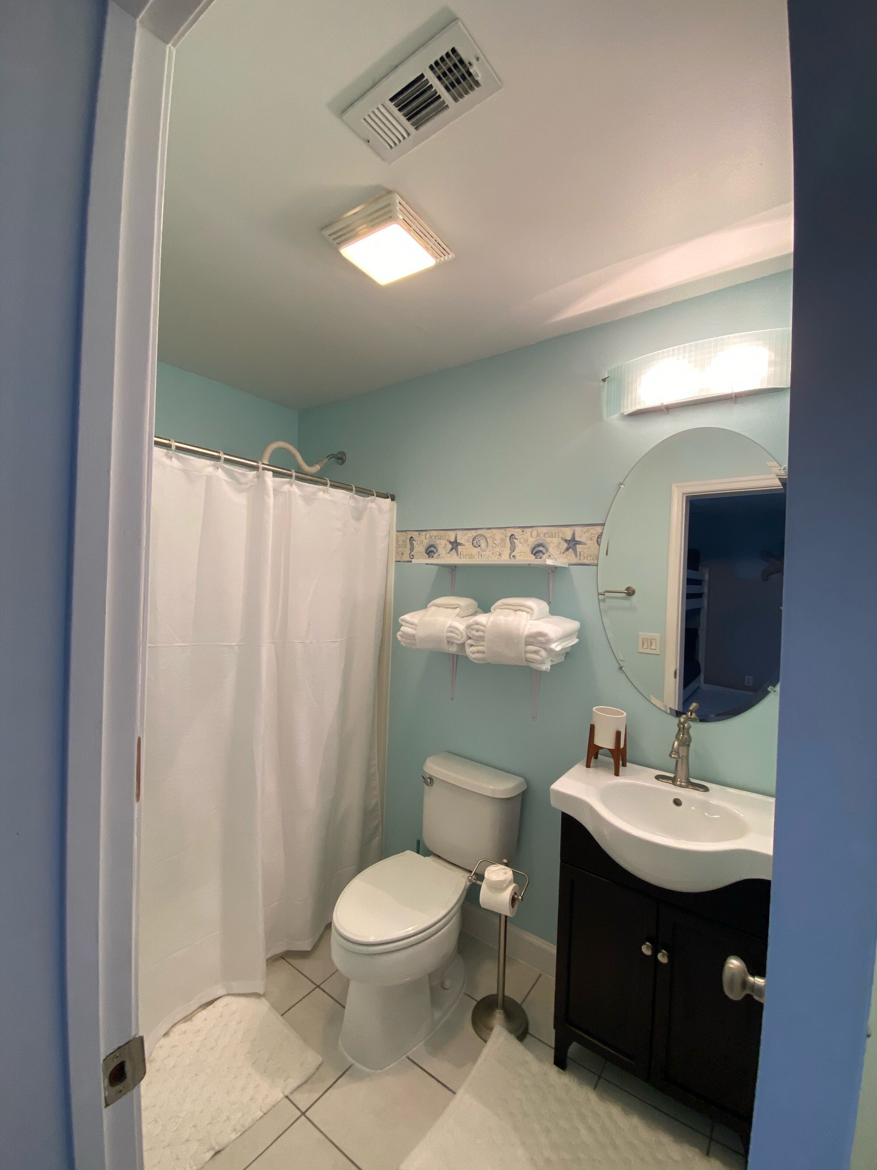 Combined shower/bathtub, hair dryer, towels, soap