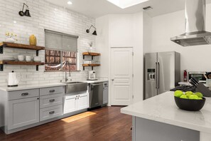 茶具/咖啡用具、冰箱、微波炉、烤箱