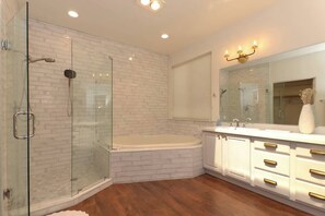 Bathtub, hair dryer, towels, shampoo