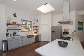 Fridge, microwave, oven, stovetop - Beautiful Contemporary Home! Mountain Shadows - S0 (Sedona)