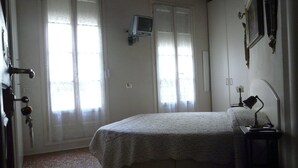 1 bedroom, WiFi - in the Center of Verona Rooms With Bathroom (Verona)