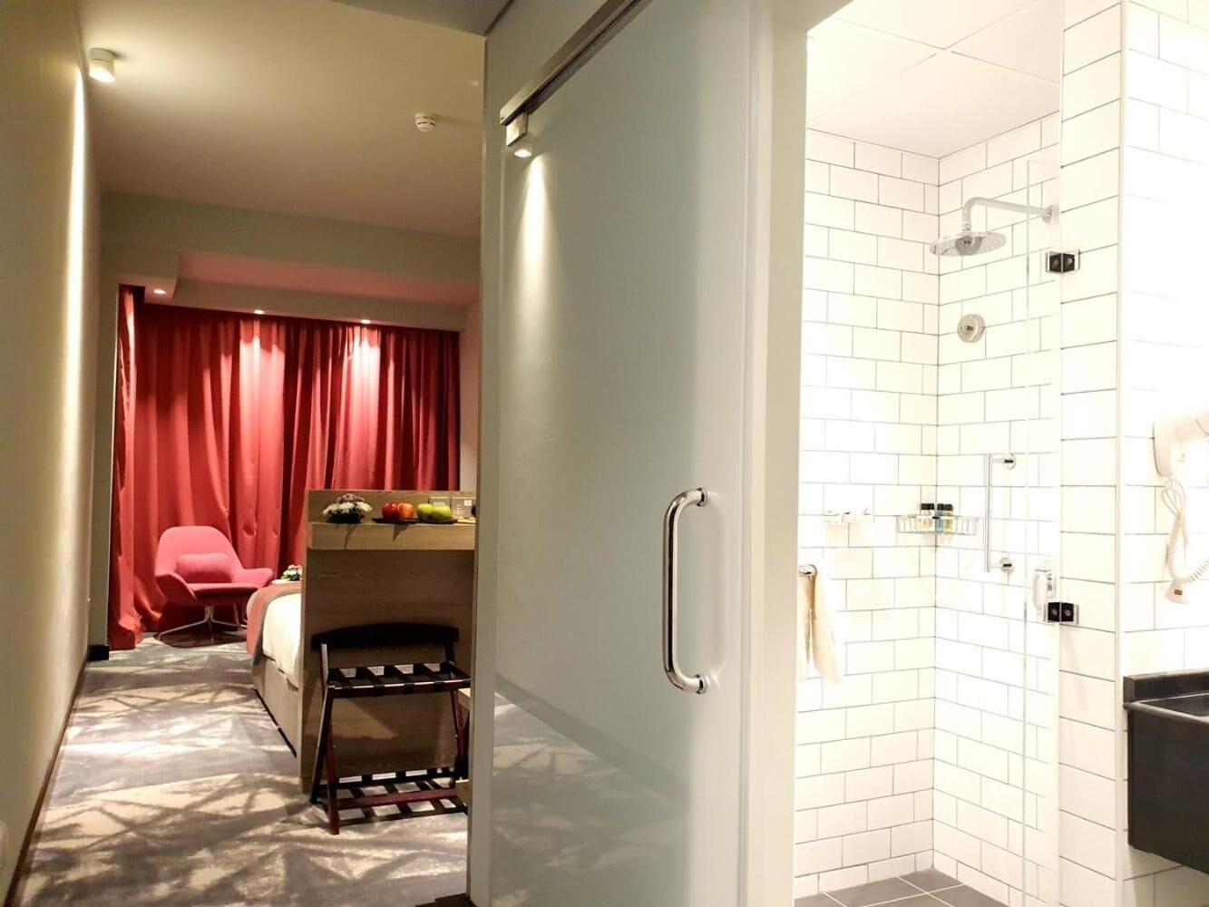 迷你吧、遮光窗帘、隔音、熨斗/熨衣板