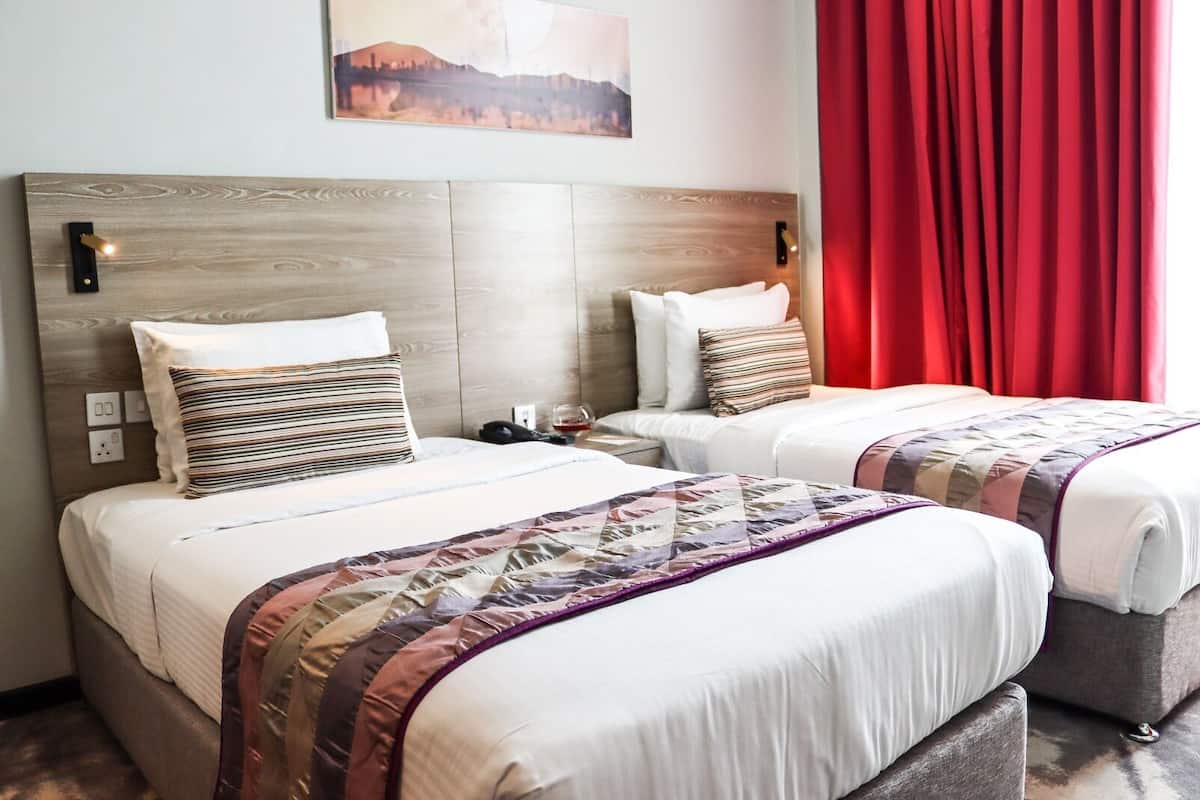 Habitación estándar con 2 camas individuales | 1 dormitorio, minibar, cortinas opacas y sistema de insonorización
