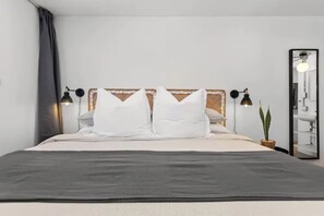 4 bedrooms, iron/ironing board, free WiFi, bed sheets