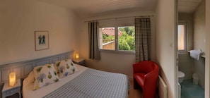 1 dormitorio, tabla de planchar con plancha, cuna de viaje y wifi gratis