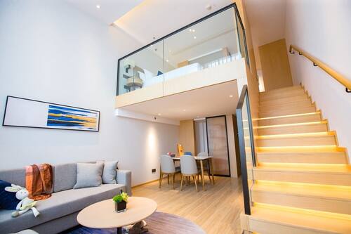 Deluxe Loft, 1 Bedroom (King) | Premium bedding, down comforters, memory foam beds, in-room safe