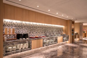 Enjoy a convenient buffet experience with a variety of serving dishes and containers.