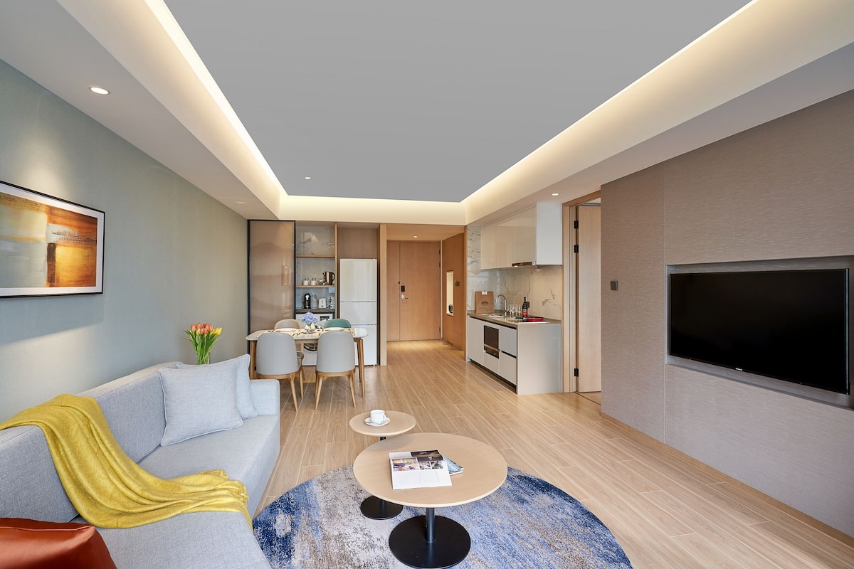 Deluxe Suite, 1 Bedroom | 1 bedroom, premium bedding, down duvets, memory-foam beds