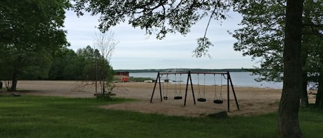 På stranden och volleyboll