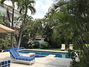 Utomhuspool