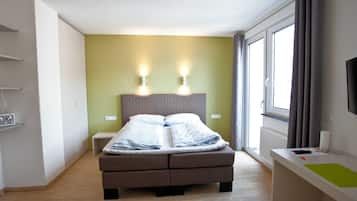 1 bedroom, desk, WiFi, bed sheets