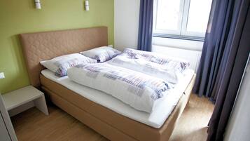 2 Schlafzimmer, Schreibtisch, WLAN, Bettwäsche