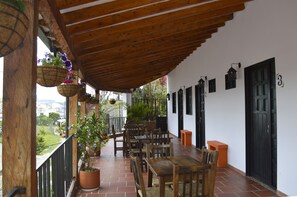 Outdoor dining - Balconies of the Casona Hostel (Guatapé)